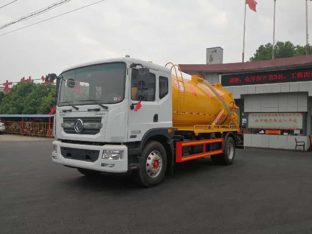 东风D9吸污车