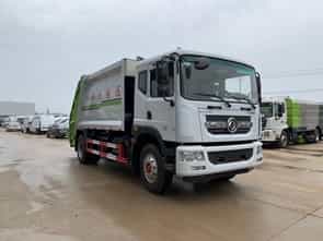 东风D9 8-12方压缩式垃圾车