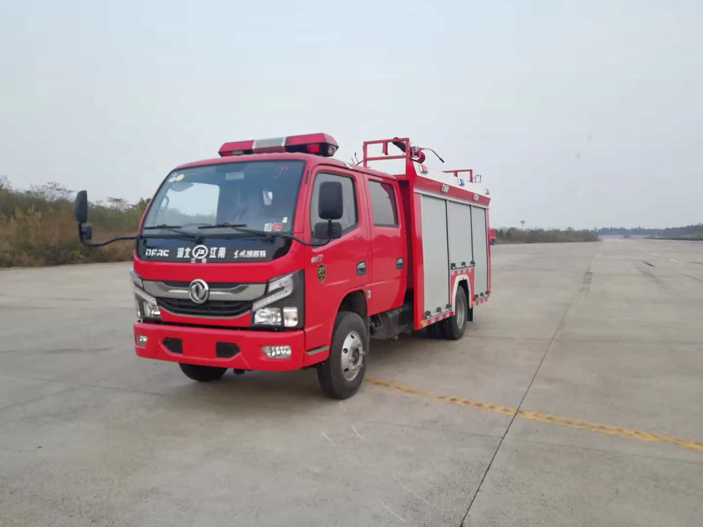 东风2.5吨泡沫消防车