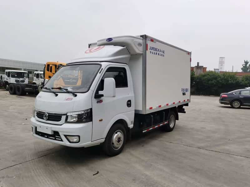 东风途逸汽油冷藏车
