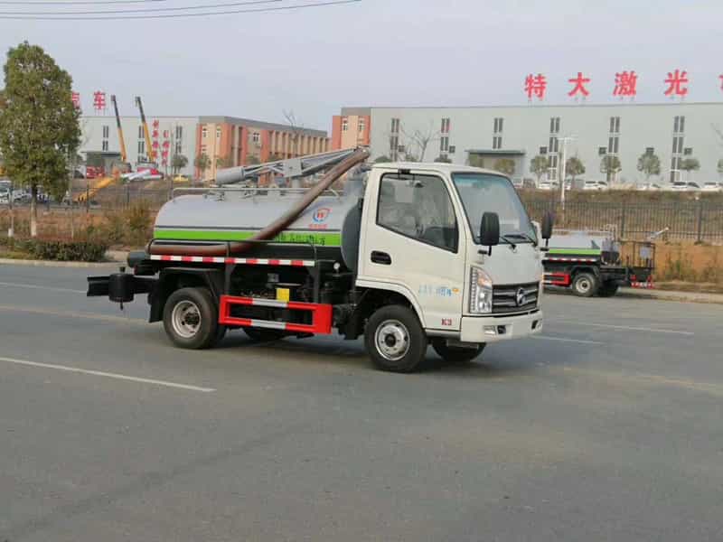 凯马2-3方蓝牌吸粪车