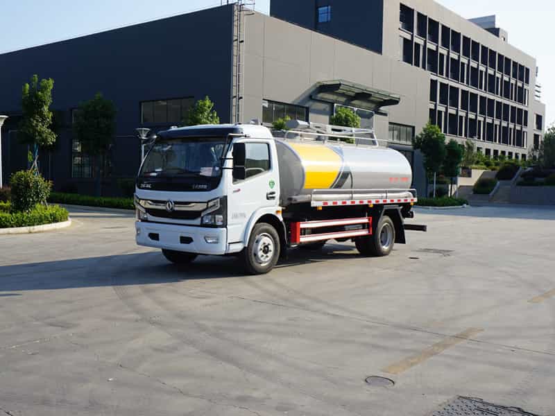 东风凯普特7-8方吸粪车