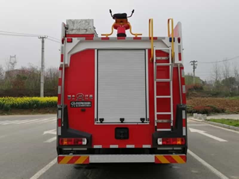 解放8吨泡沫消防车