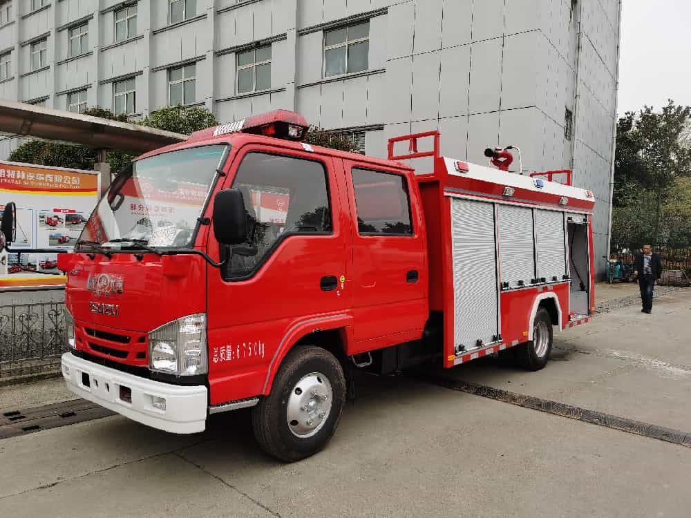 五十铃100P 2吨泡沫消防车
