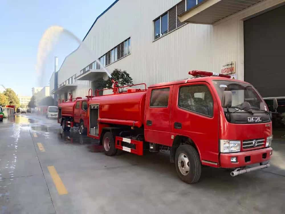 东风3.5吨洒（供）水车